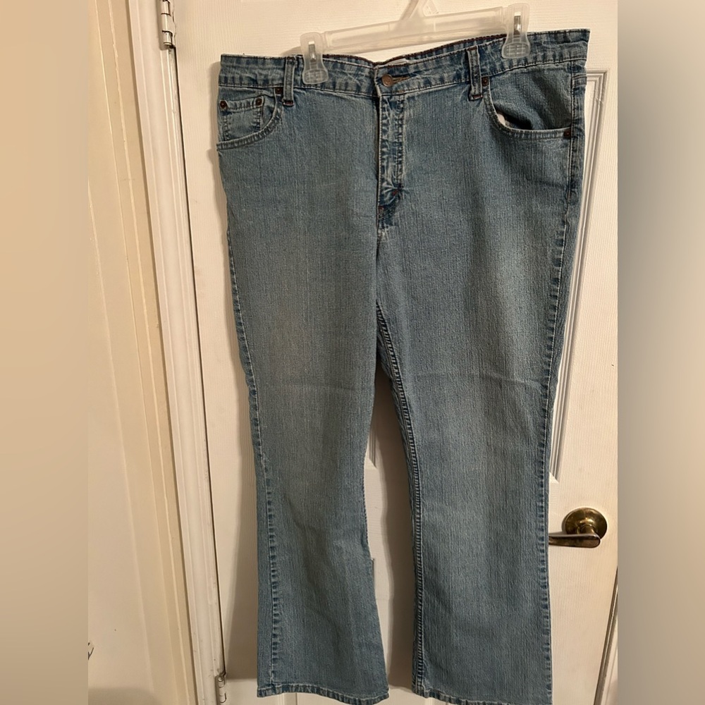 Leviโs jeans sizeโ misses 18 medium